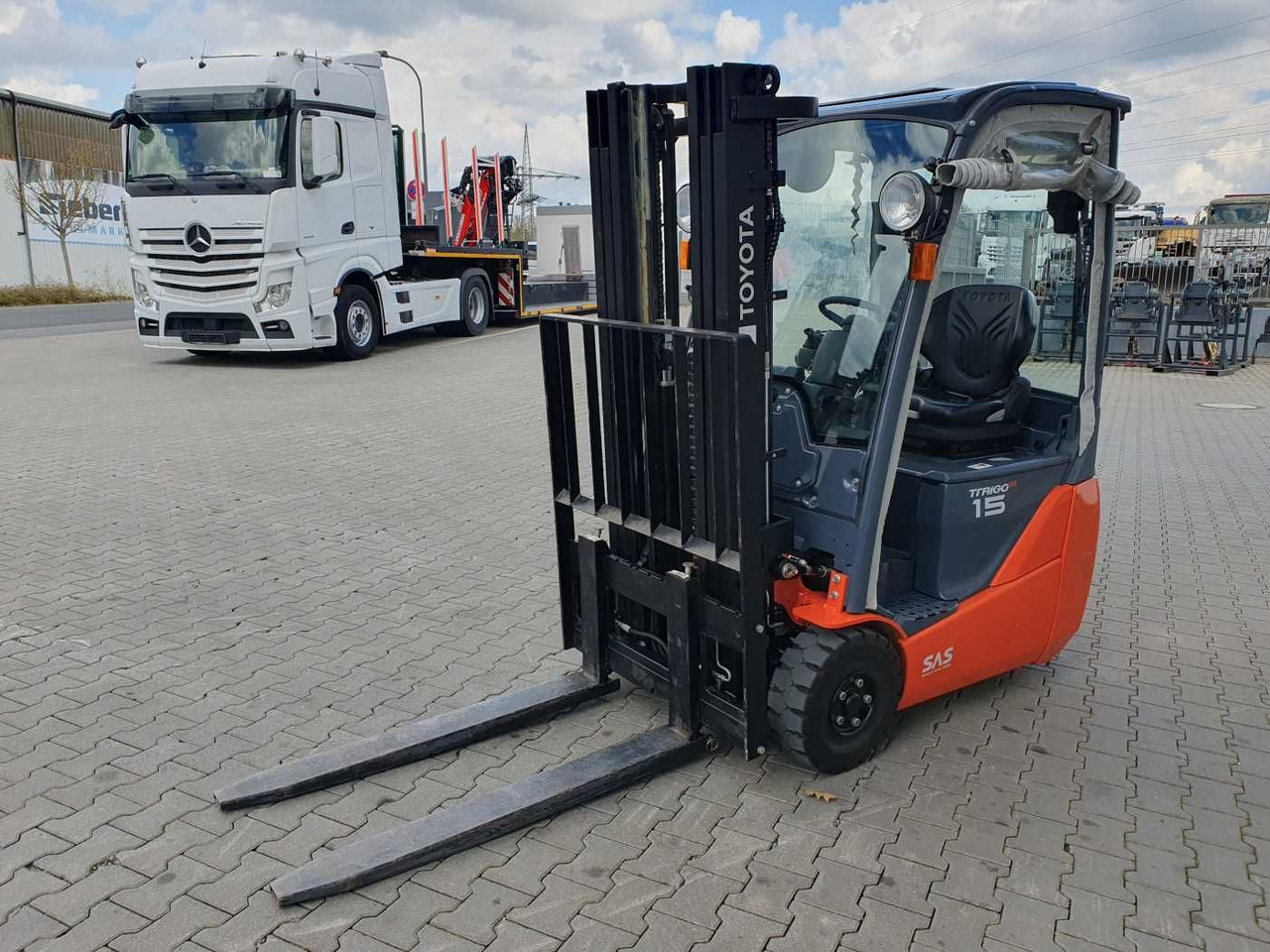 Electric forklift Toyota 8FBET15 / Triplex: 4.30m / nur 393h! / SS: picture 8