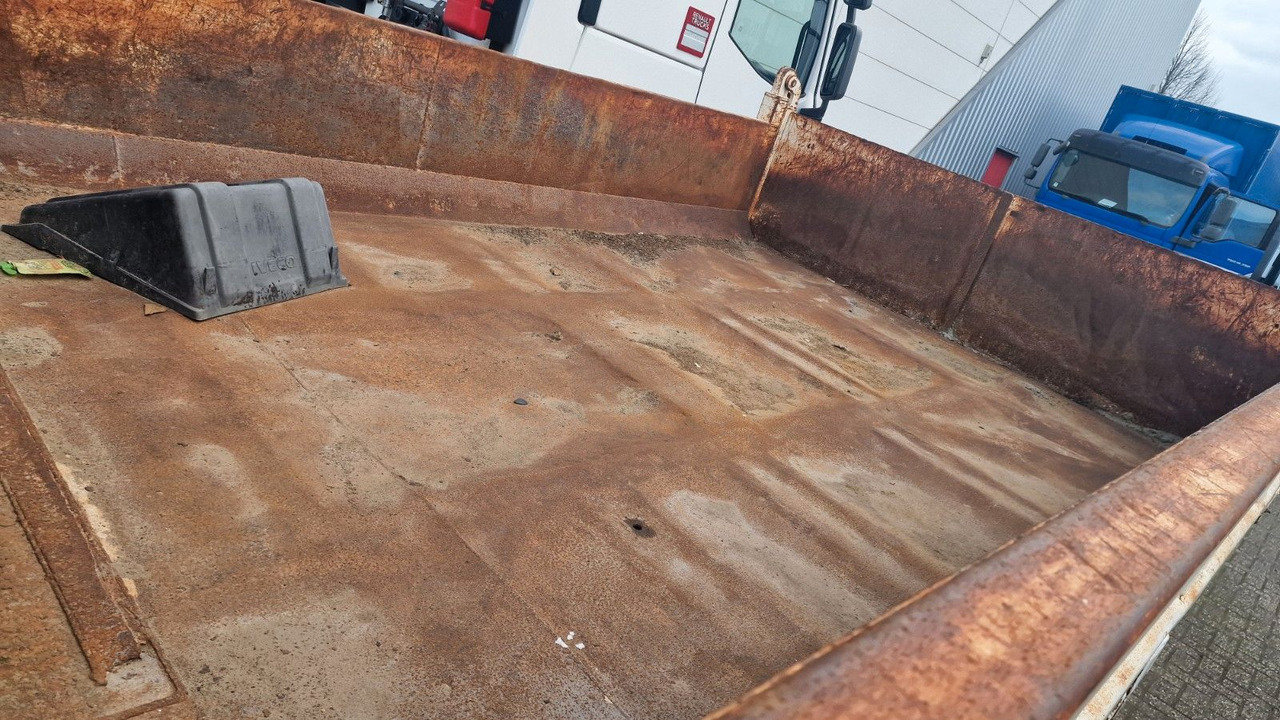 Tipper Iveco Tector: picture 6