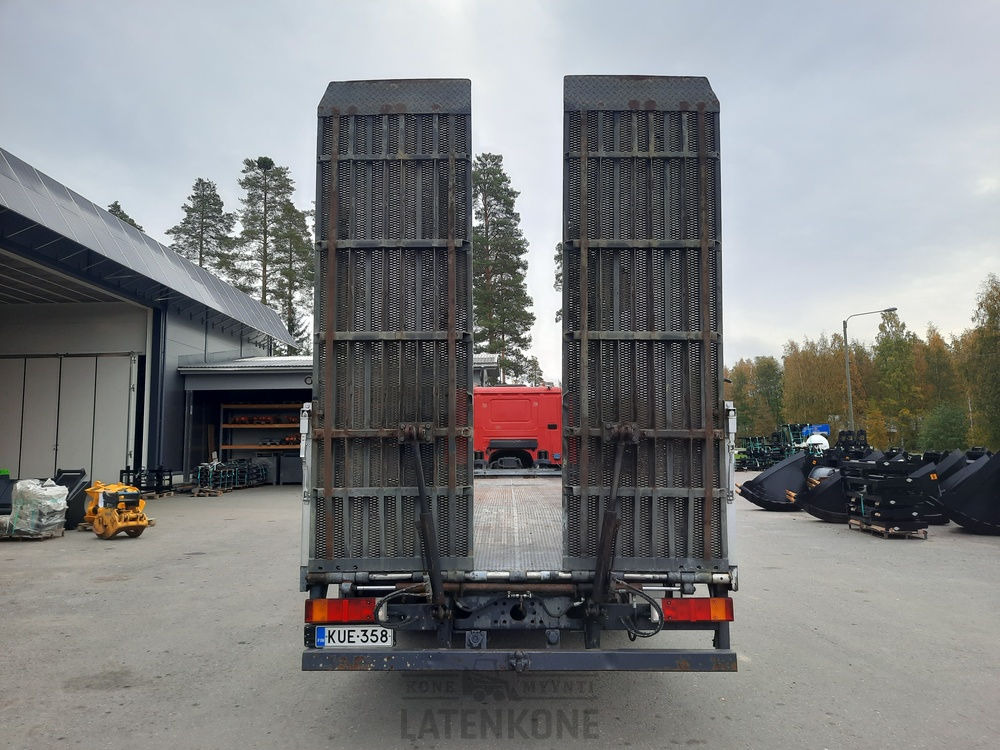 Autotransporter truck Scania P380 8x2 koneenkuljetusauto: picture 7