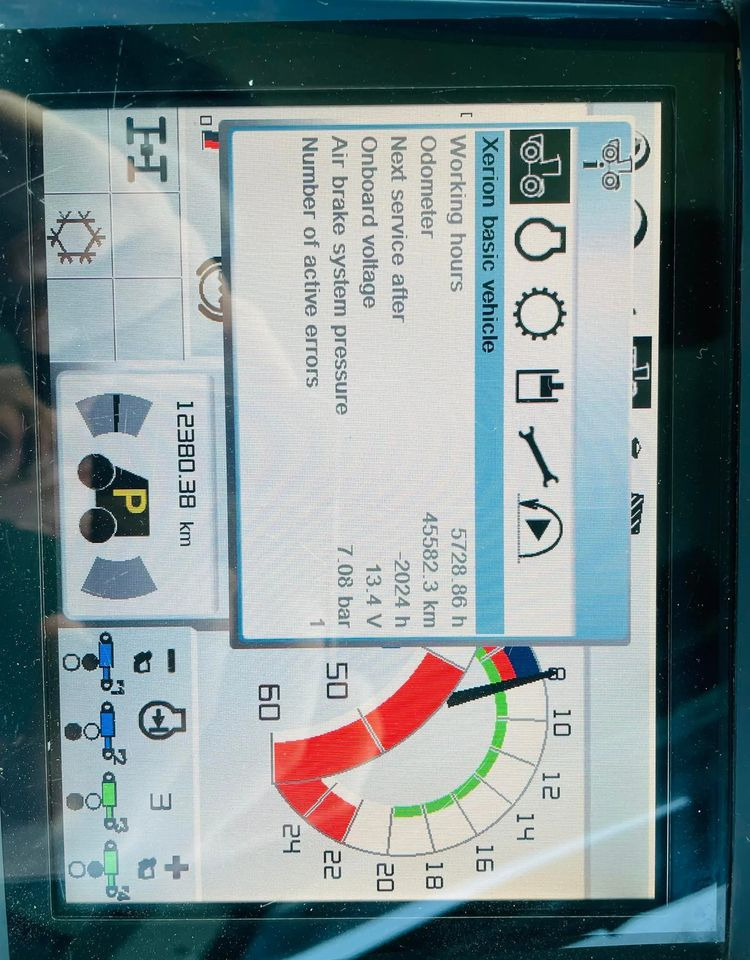 Farm tractor Claas 3800 TRAC VC: picture 15