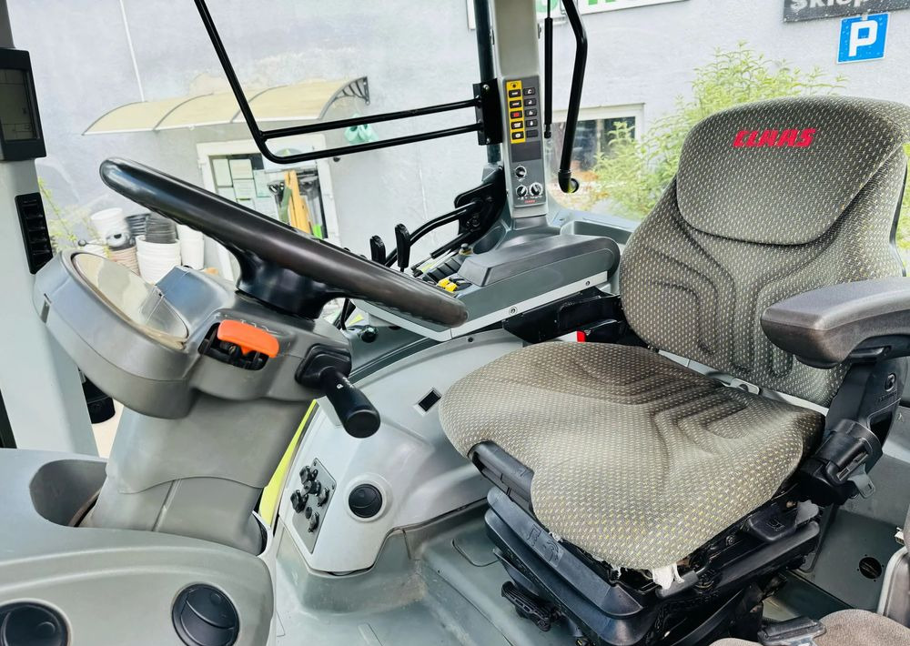 Farm tractor Claas Arion 640: picture 13