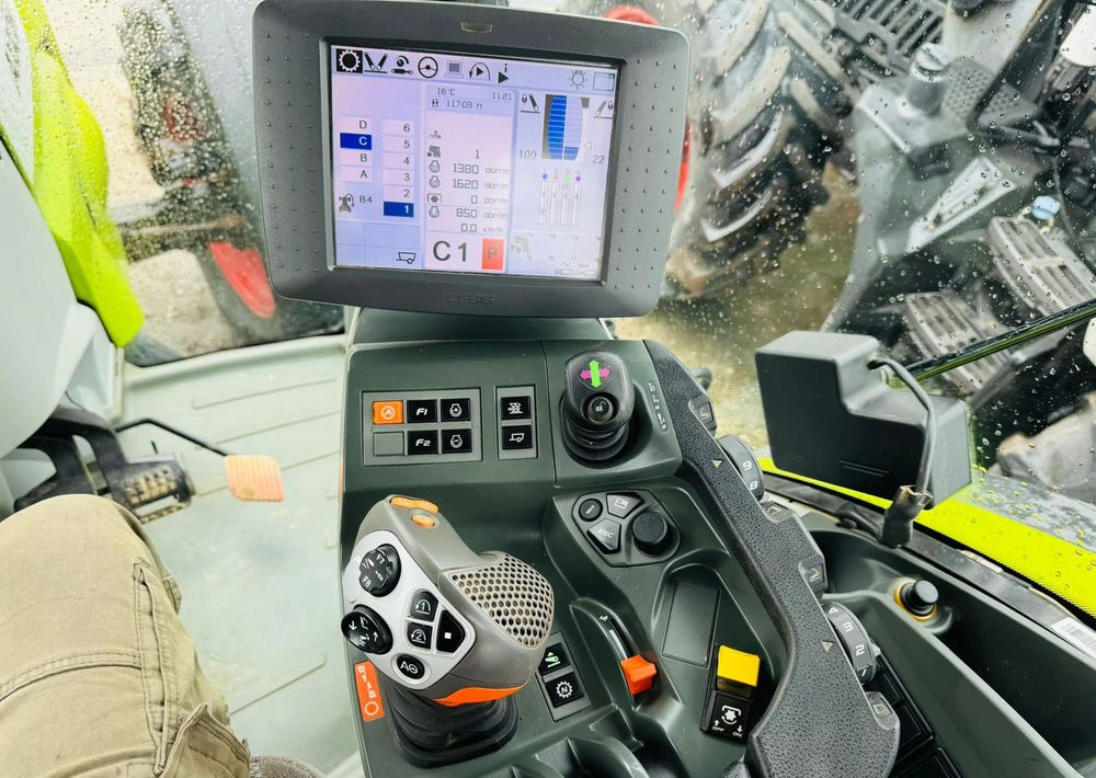Farm tractor Claas Axion 810 CEBIS: picture 12
