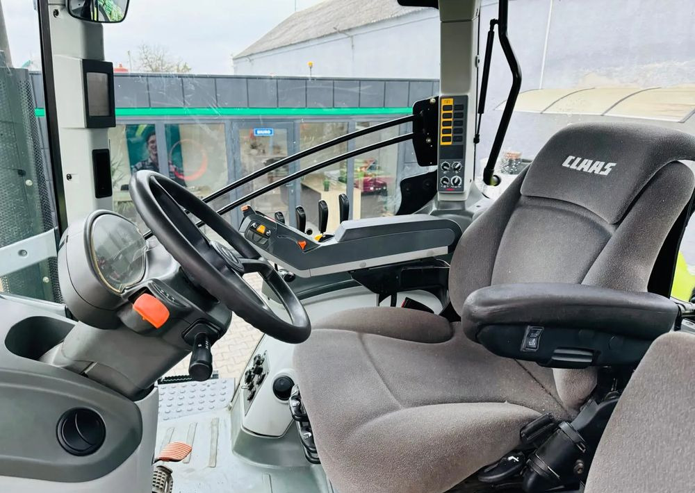 Farm tractor Claas Axion 850: picture 17