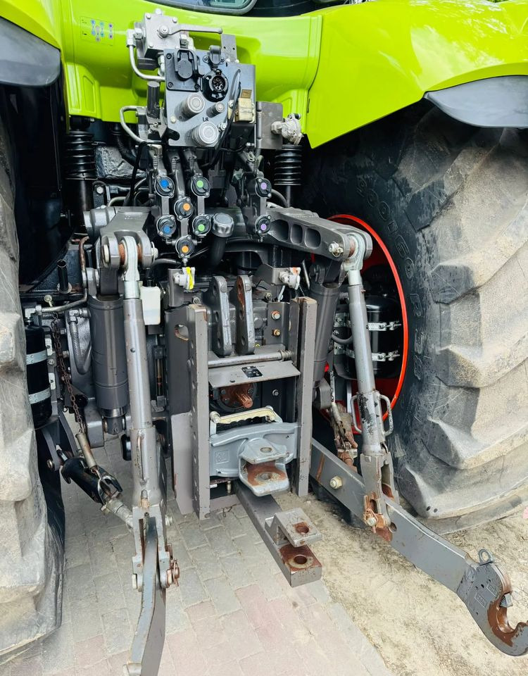 Farm tractor Claas Axion 850: picture 6