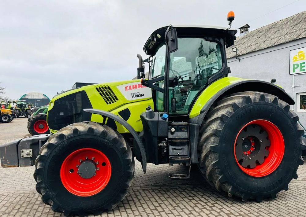 Farm tractor Claas Axion 850: picture 9