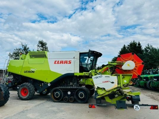 Claas LEXION 750 - Combine harvester: picture 1 Claas LEXION 750 - Combine harvester: picture 1
