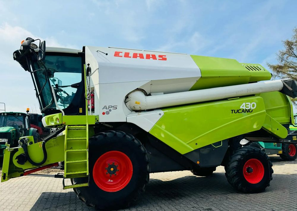 Claas Tucano 430 APS - Combine harvester: picture 1 Claas Tucano 430 APS - Combine harvester: picture 1