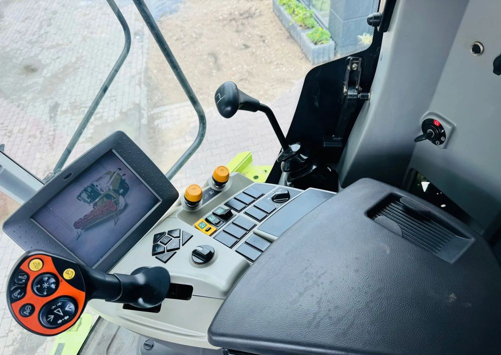 Combine harvester Claas Tucano 450: picture 10 Combine harvester Claas Tucano 450: picture 10