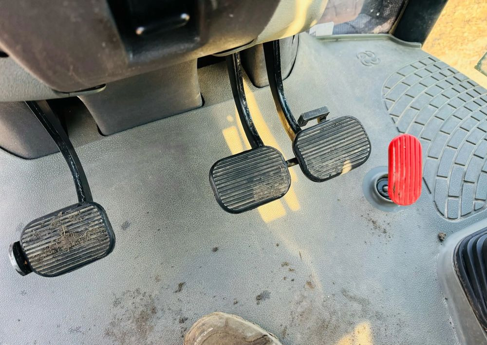 Farm tractor Deutz-Fahr Agrotron 200: picture 15