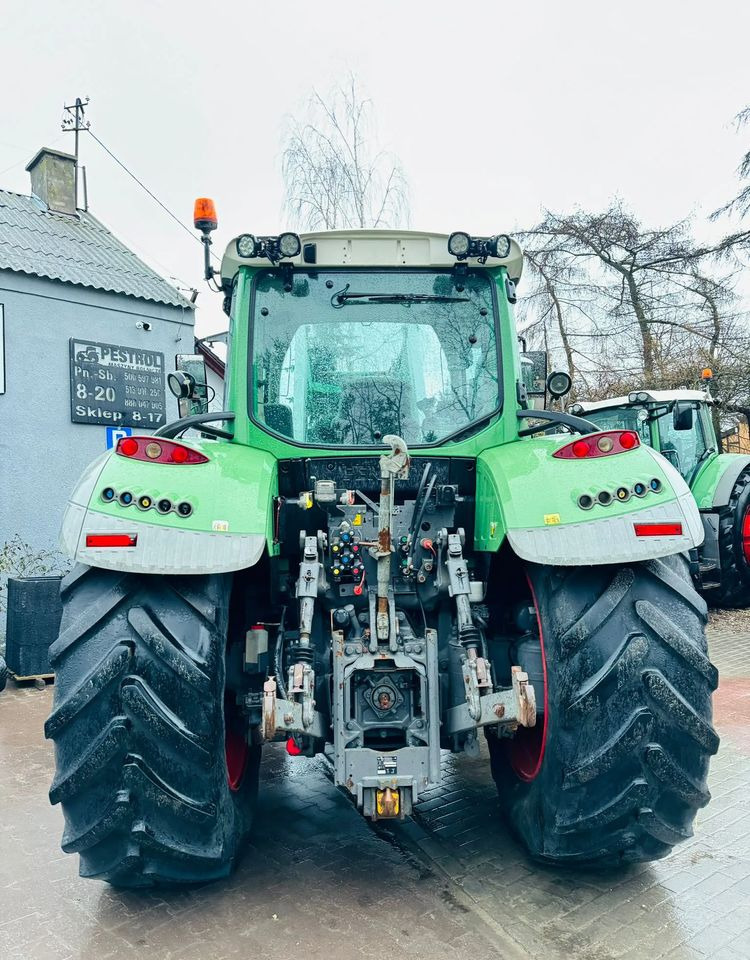 Farm tractor Fendt 724: picture 15