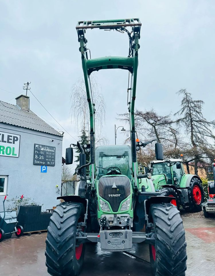 Farm tractor Fendt 724: picture 7
