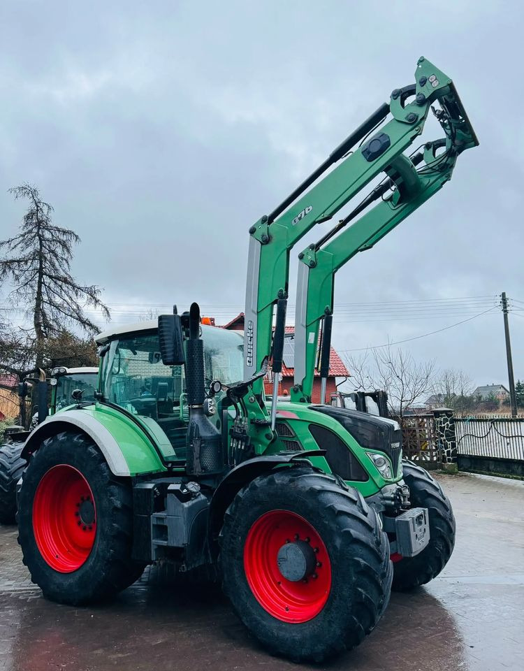 Farm tractor Fendt 724: picture 6