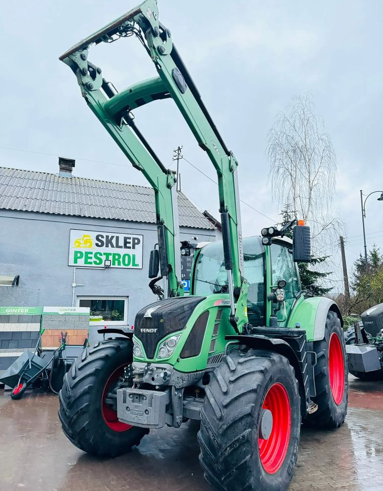 Farm tractor Fendt 724: picture 8