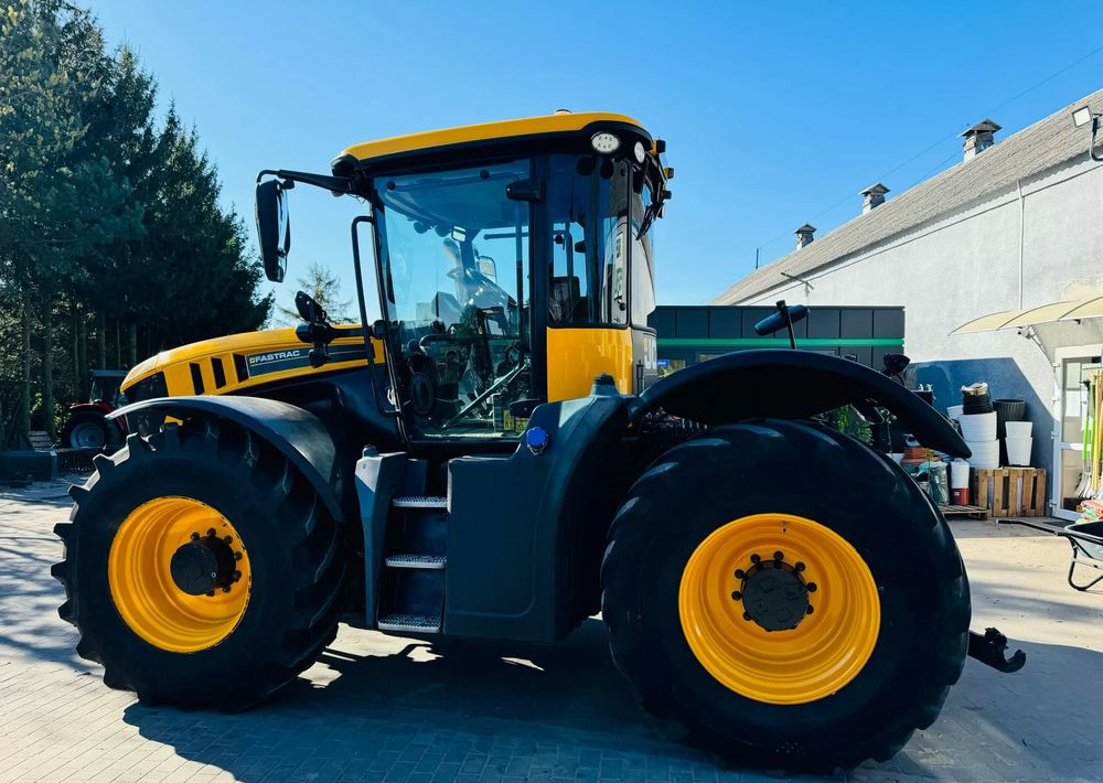 JCB 4220 - Farm tractor: picture 2 JCB 4220 - Farm tractor: picture 2
