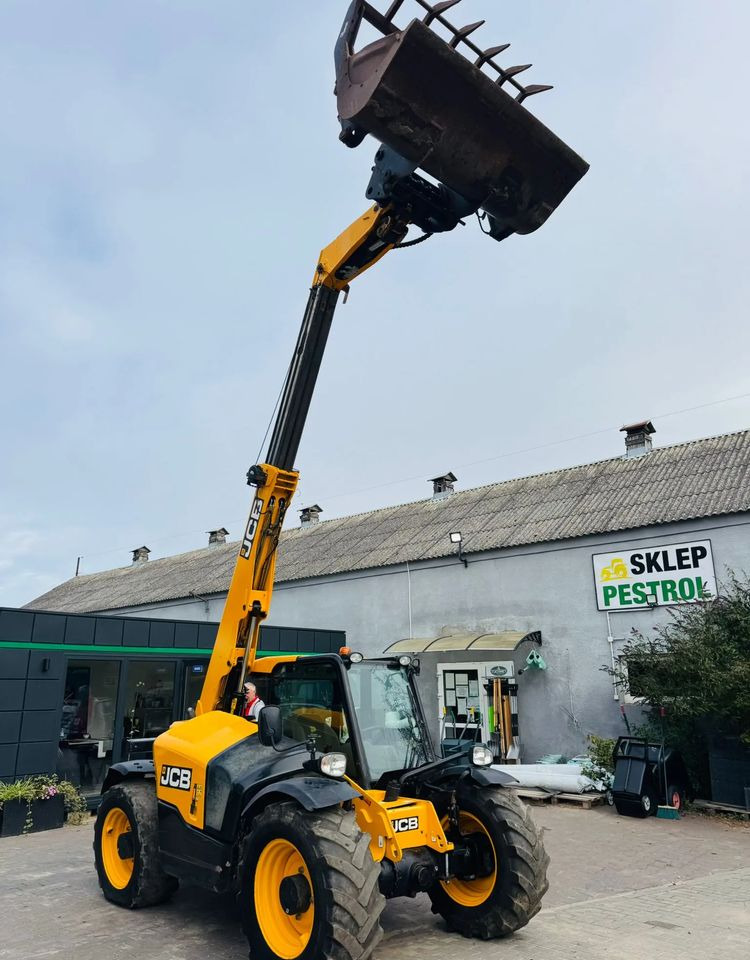 Telescopic handler JCB 527-58 AGRI PLUS: picture 8