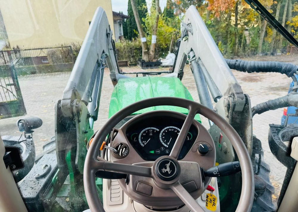 John Deere 6110M - Farm tractor: picture 4 John Deere 6110M - Farm tractor: picture 4