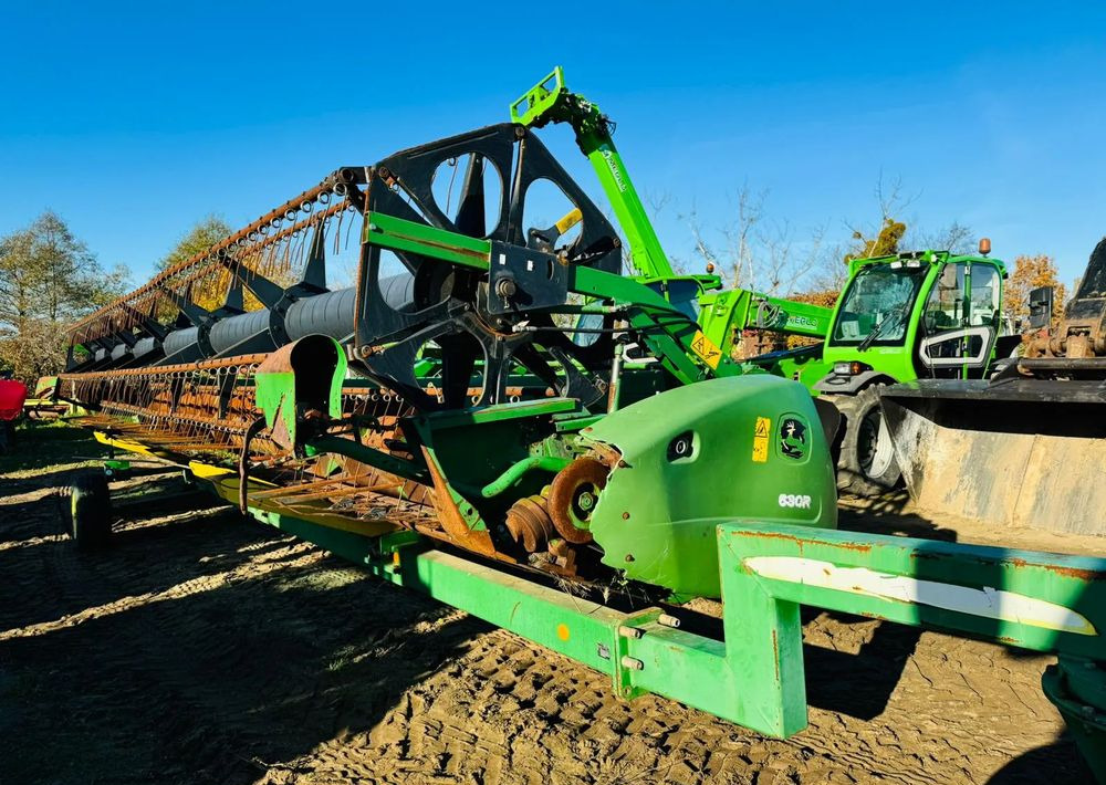 John Deere 630R - Grain header: picture 1 John Deere 630R - Grain header: picture 1
