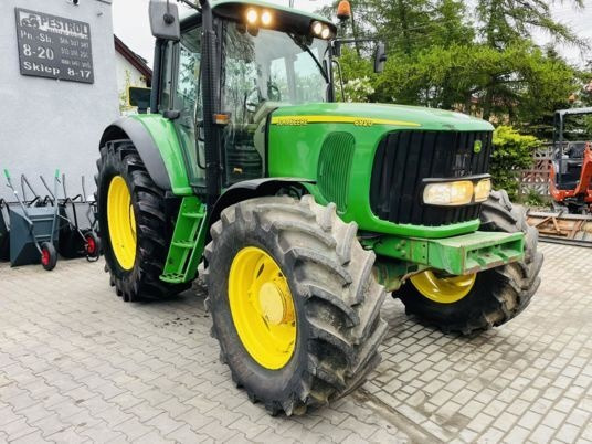 John Deere 6920 - Farm tractor: picture 1 John Deere 6920 - Farm tractor: picture 1