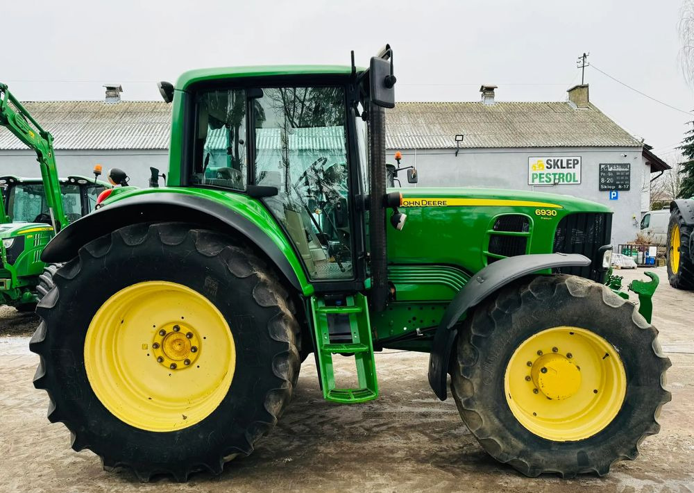 John Deere 6930 - Farm tractor: picture 5 John Deere 6930 - Farm tractor: picture 5