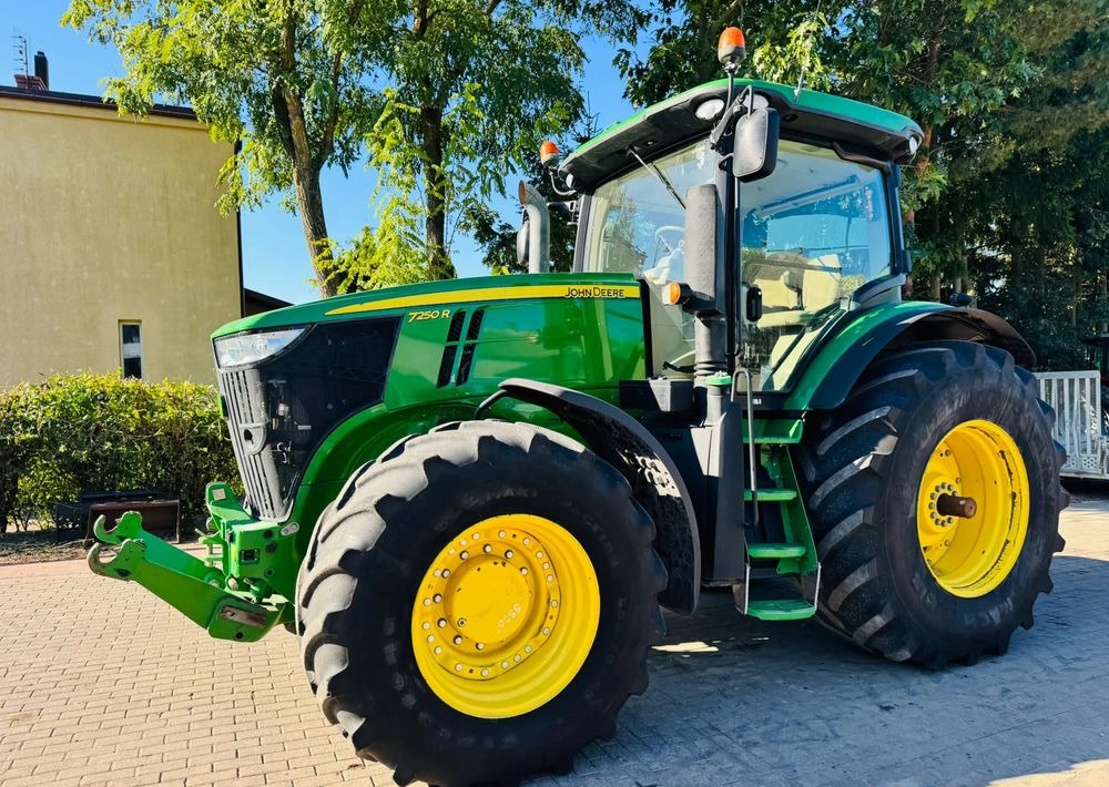 John Deere 7250R - Farm tractor: picture 2 John Deere 7250R - Farm tractor: picture 2