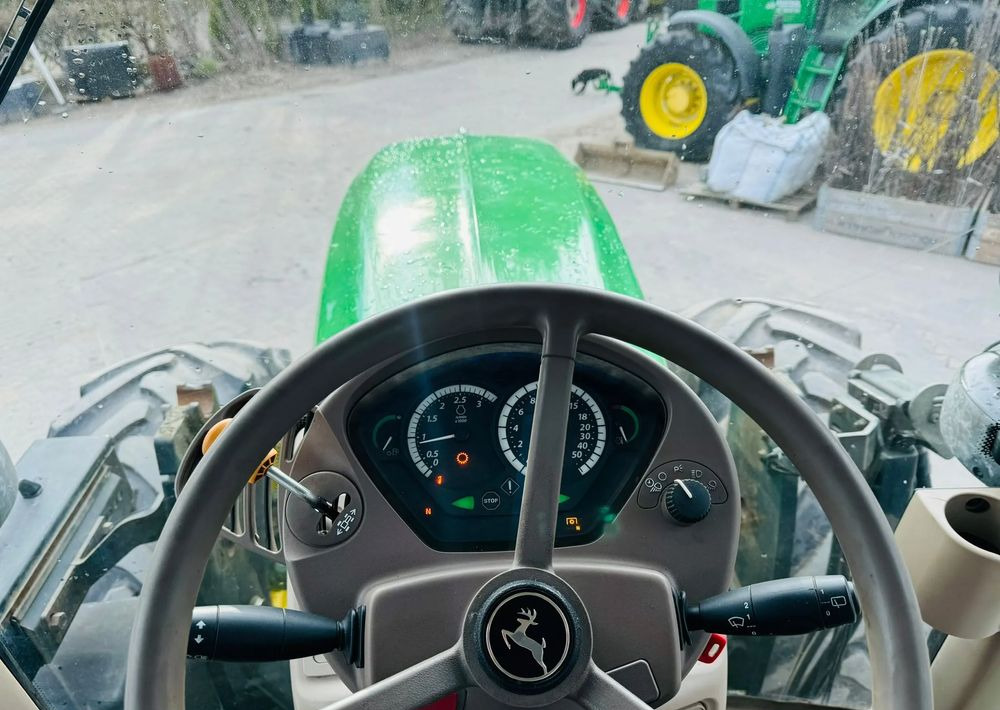 Farm tractor John Deere 7530: picture 10