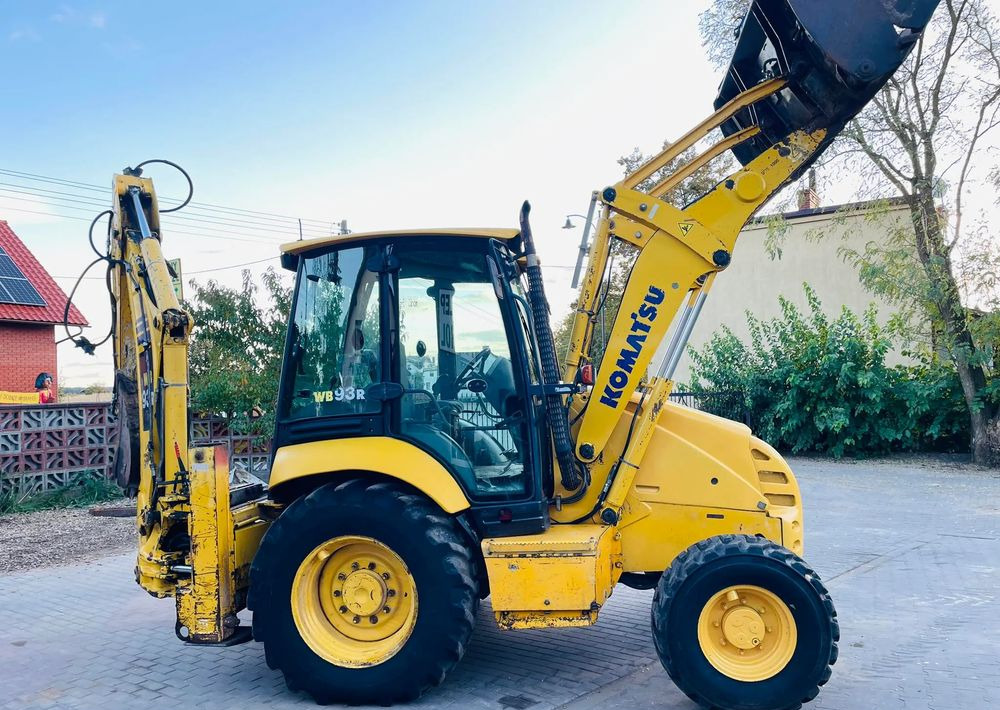 Backhoe loader Komatsu WB93R: picture 8