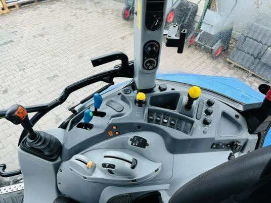 New Holland T5.115 - Farm tractor: picture 5 New Holland T5.115 - Farm tractor: picture 5