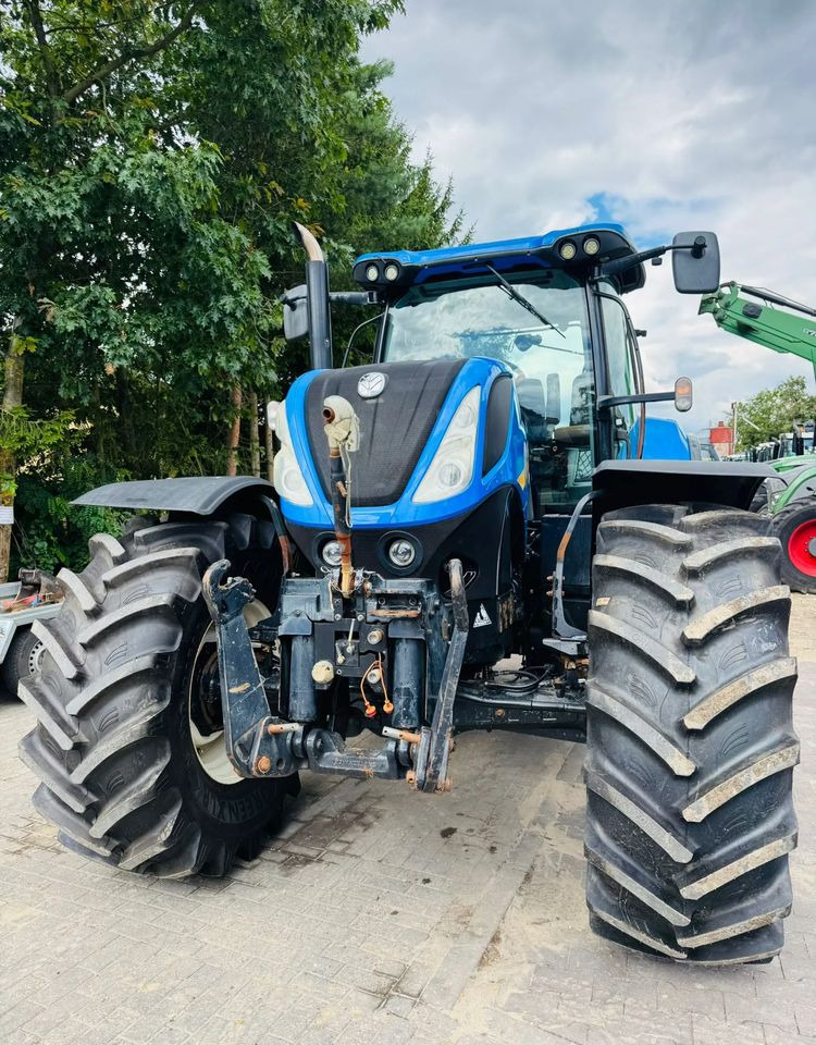 New Holland T7.230 - Farm tractor: picture 5 New Holland T7.230 - Farm tractor: picture 5
