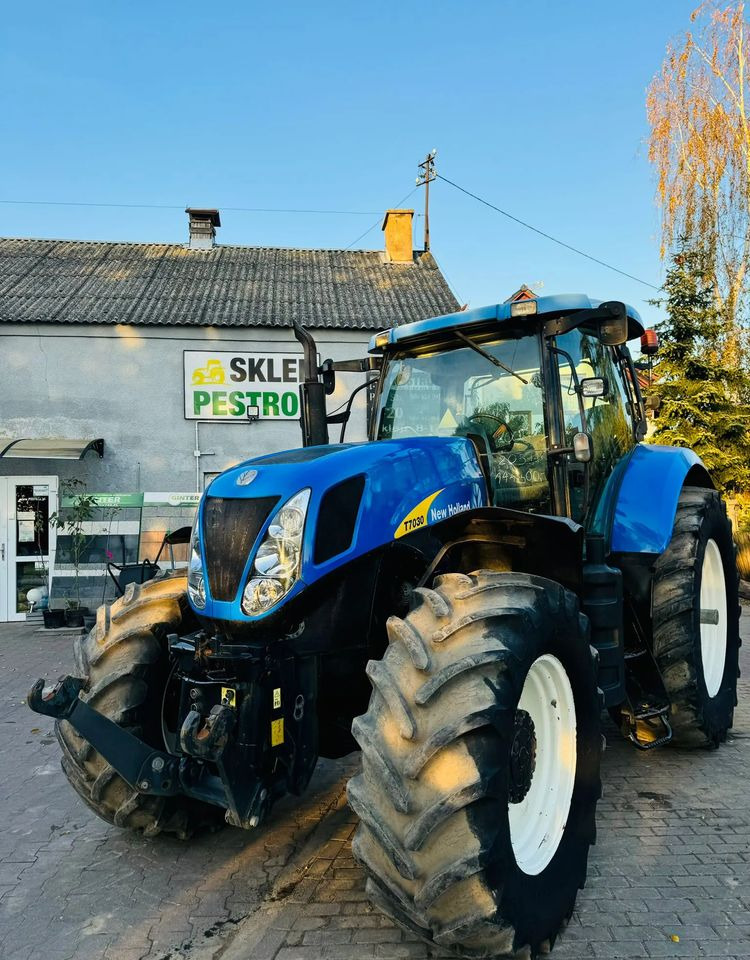 New Holland T7030 - Farm tractor: picture 4 New Holland T7030 - Farm tractor: picture 4