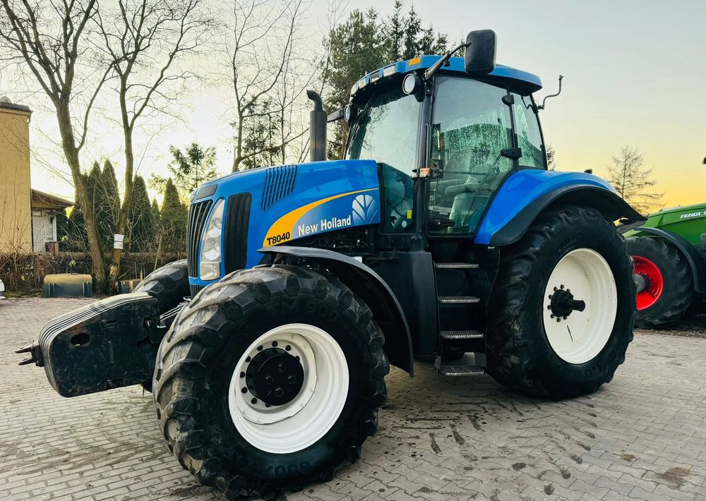 New Holland T8040 - Farm tractor: picture 1 New Holland T8040 - Farm tractor: picture 1