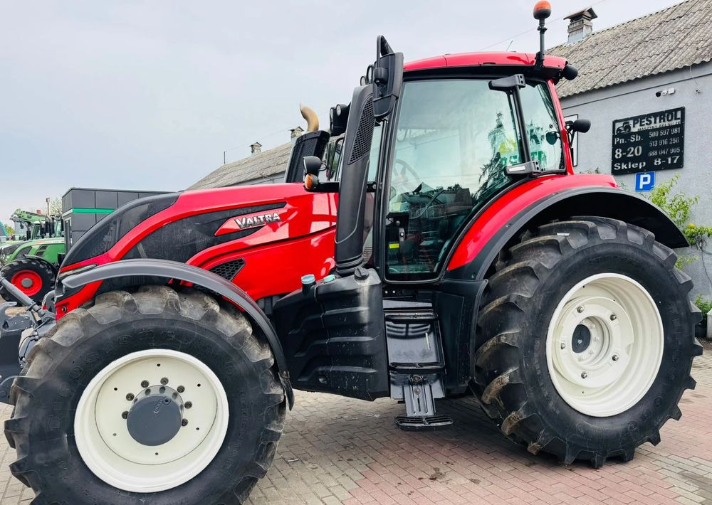 Valtra T154 - Farm tractor: picture 5 Valtra T154 - Farm tractor: picture 5