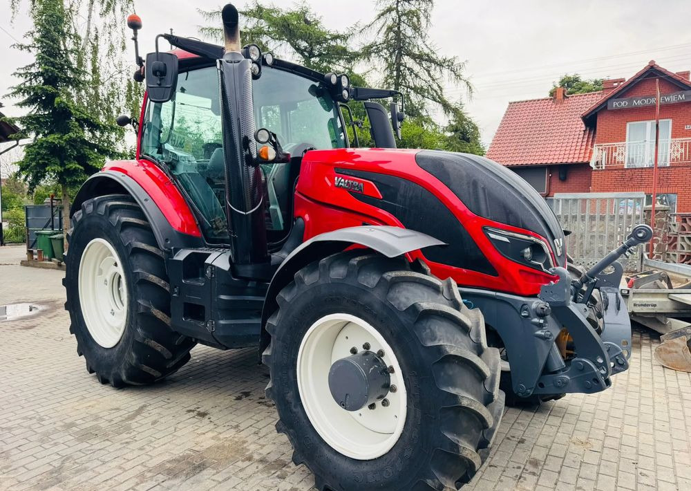 Valtra T154 - Farm tractor: picture 2 Valtra T154 - Farm tractor: picture 2