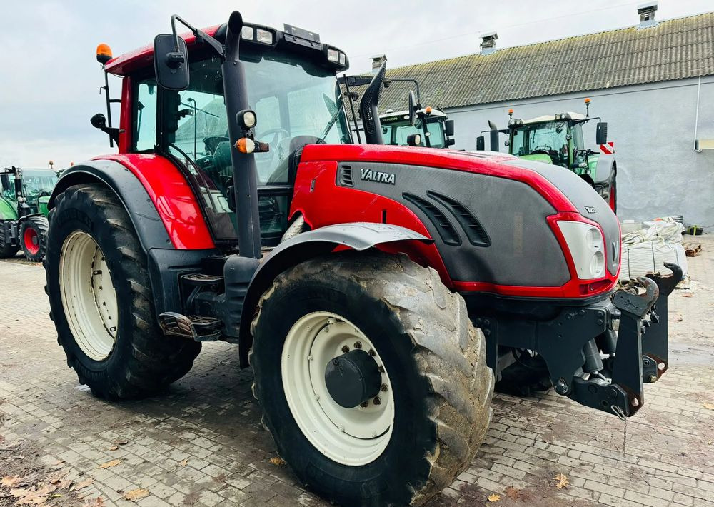 Valtra T213 - Farm tractor: picture 1 Valtra T213 - Farm tractor: picture 1