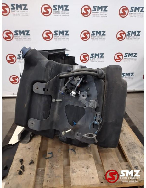 DAF Occ AdBlue tank 90L DAF XF106 - Fuel processing/ Fuel delivery for Truck: picture 3 DAF Occ AdBlue tank 90L DAF XF106 - Fuel processing/ Fuel delivery for Truck: picture 3