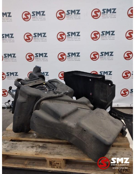 DAF Occ AdBlue tank 90L DAF XF106 - Fuel processing/ Fuel delivery for Truck: picture 2 DAF Occ AdBlue tank 90L DAF XF106 - Fuel processing/ Fuel delivery for Truck: picture 2