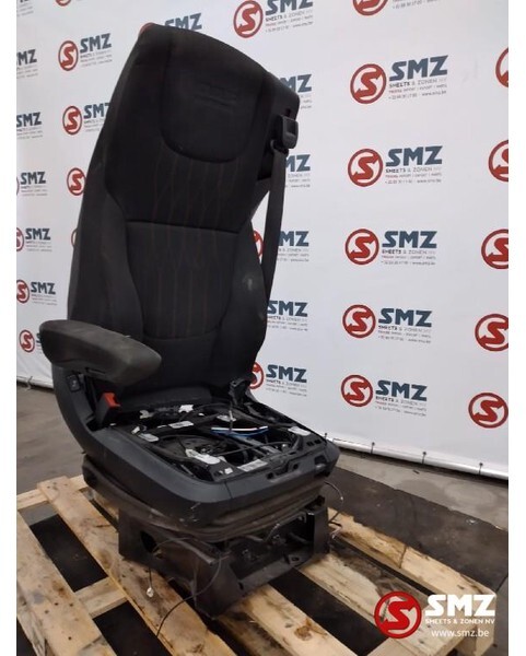 DAF Occ bestuurdersstoel DAF XF 106 Euro 6 2104652 - Cab and interior for Truck: picture 1 DAF Occ bestuurdersstoel DAF XF 106 Euro 6 2104652 - Cab and interior for Truck: picture 1