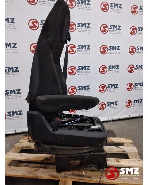 DAF Occ bestuurdersstoel DAF XF 106 Euro 6 2104652 - Cab and interior for Truck: picture 2 DAF Occ bestuurdersstoel DAF XF 106 Euro 6 2104652 - Cab and interior for Truck: picture 2