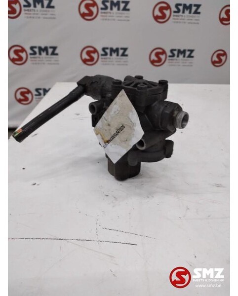 DAF Occ regelventiel luchtvering DAF XF106 - Air suspension for Truck: picture 2 DAF Occ regelventiel luchtvering DAF XF106 - Air suspension for Truck: picture 2