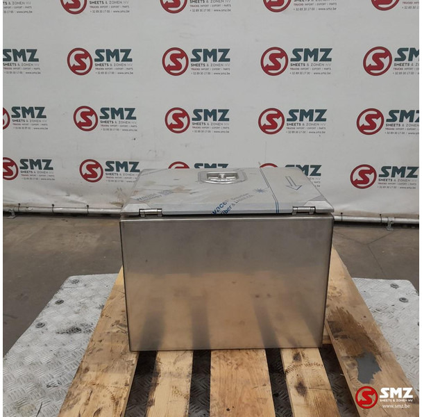 Diversen Occ RVS gereedschapskoffer 50 cm x 35 cm x 40 cm - Frame/ Chassis for Truck: picture 2 Diversen Occ RVS gereedschapskoffer 50 cm x 35 cm x 40 cm - Frame/ Chassis for Truck: picture 2