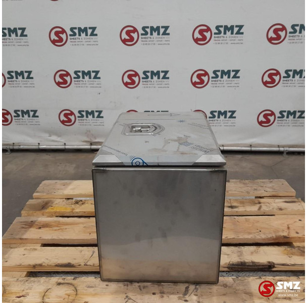 Diversen Occ RVS gereedschapskoffer 50 cm x 35 cm x 40 cm - Frame/ Chassis for Truck: picture 3 Diversen Occ RVS gereedschapskoffer 50 cm x 35 cm x 40 cm - Frame/ Chassis for Truck: picture 3
