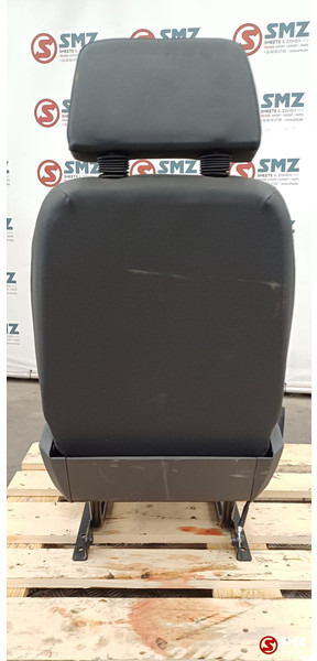 Iveco Occ centrale stoel Iveco - Cab and interior for Truck: picture 2 Iveco Occ centrale stoel Iveco - Cab and interior for Truck: picture 2