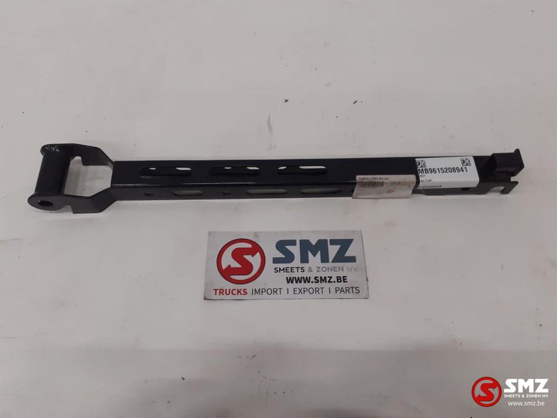 Mercedes-Benz Mercedes Actros Euro 6 side skirt steun - Body and exterior: picture 2 Mercedes-Benz Mercedes Actros Euro 6 side skirt steun - Body and exterior: picture 2