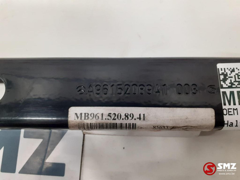 Mercedes-Benz Mercedes Actros Euro 6 side skirt steun - Body and exterior: picture 3 Mercedes-Benz Mercedes Actros Euro 6 side skirt steun - Body and exterior: picture 3