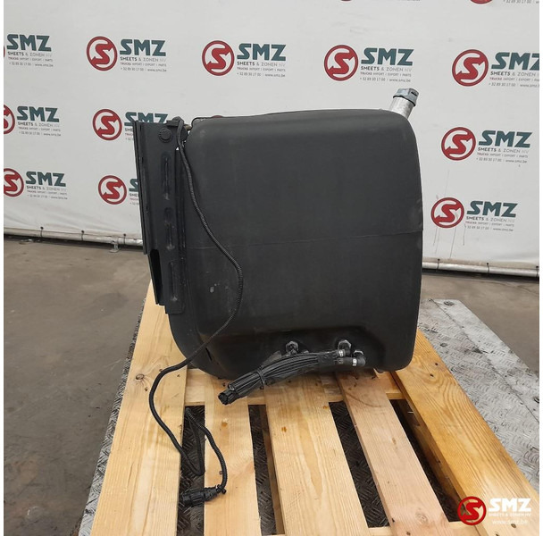 Mercedes-Benz Occ AdBluetank 85L + AdBlueniveausensor Mercedes - Fuel processing/ Fuel delivery for Truck: picture 4 Mercedes-Benz Occ AdBluetank 85L + AdBlueniveausensor Mercedes - Fuel processing/ Fuel delivery for Truck: picture 4
