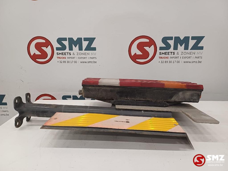 Mercedes-Benz Occ achterlicht links met steun Mercedes - Tail light for Truck: picture 2 Mercedes-Benz Occ achterlicht links met steun Mercedes - Tail light for Truck: picture 2