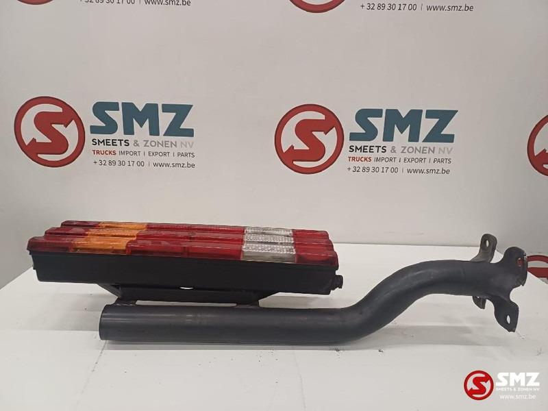 Mercedes-Benz Occ achterlicht rechts + steun Mercedes - Tail light for Truck: picture 2 Mercedes-Benz Occ achterlicht rechts + steun Mercedes - Tail light for Truck: picture 2