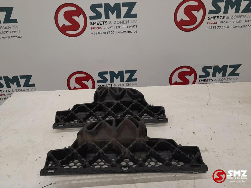 Mercedes-Benz Occ set radiatorgrille + opstap links en rechts Me - Grill for Truck: picture 3 Mercedes-Benz Occ set radiatorgrille + opstap links en rechts Me - Grill for Truck: picture 3