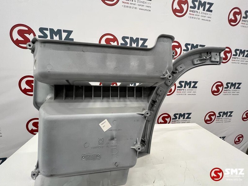 Mercedes-Benz Opstapbak rechts Mercedes Actros MP2/MP3 - Footstep for Truck: picture 2 Mercedes-Benz Opstapbak rechts Mercedes Actros MP2/MP3 - Footstep for Truck: picture 2