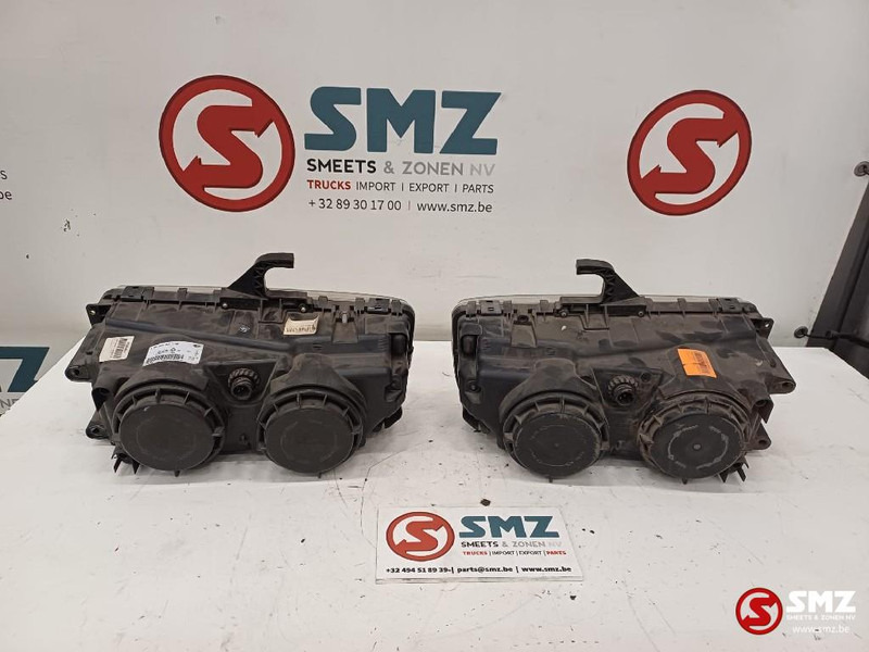 Mercedes-Benz Set koplampen L/R Mercedes - Headlight for Truck: picture 2 Mercedes-Benz Set koplampen L/R Mercedes - Headlight for Truck: picture 2