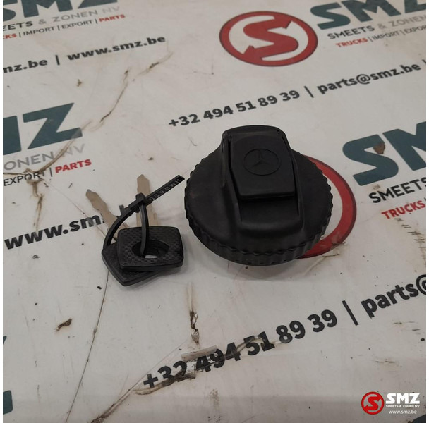 Mercedes-Benz Tankdop met sleutel Mercedes - Fuel processing/ Fuel delivery for Truck: picture 1 Mercedes-Benz Tankdop met sleutel Mercedes - Fuel processing/ Fuel delivery for Truck: picture 1